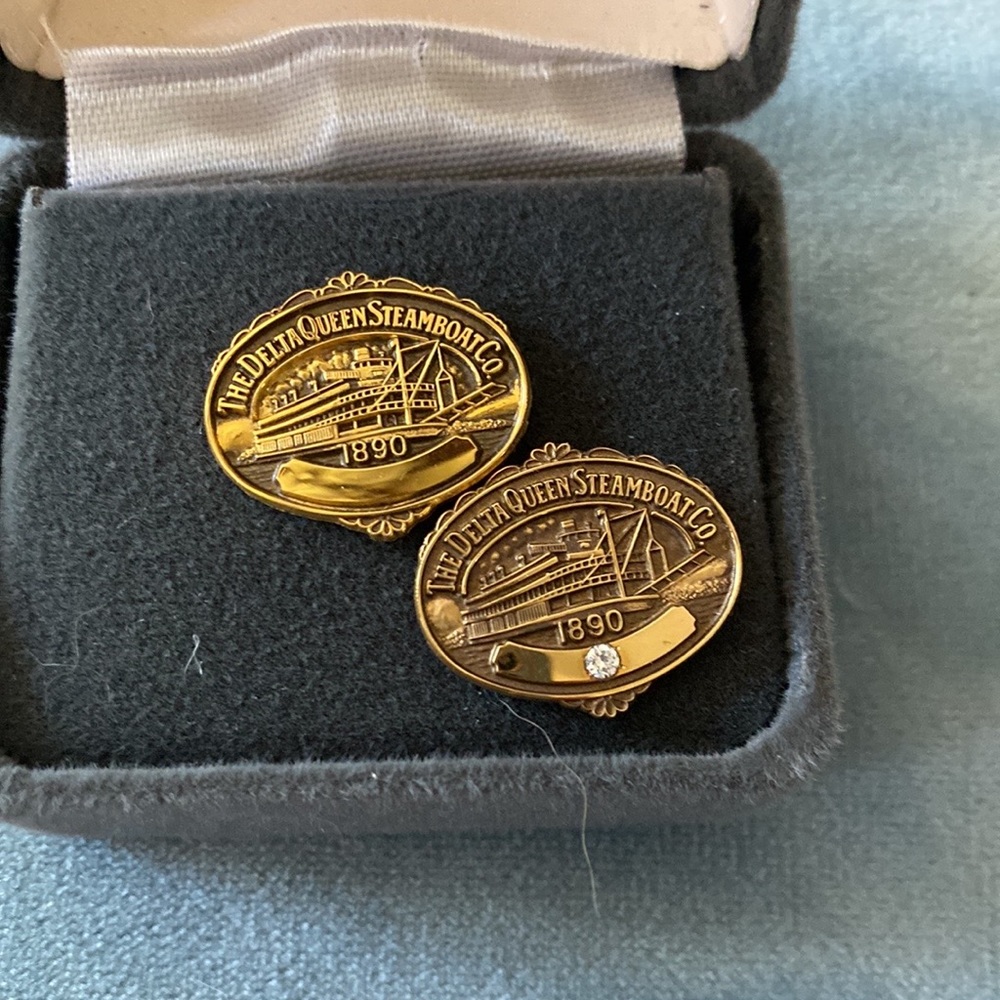 Delta Queen Steamboat Co pins